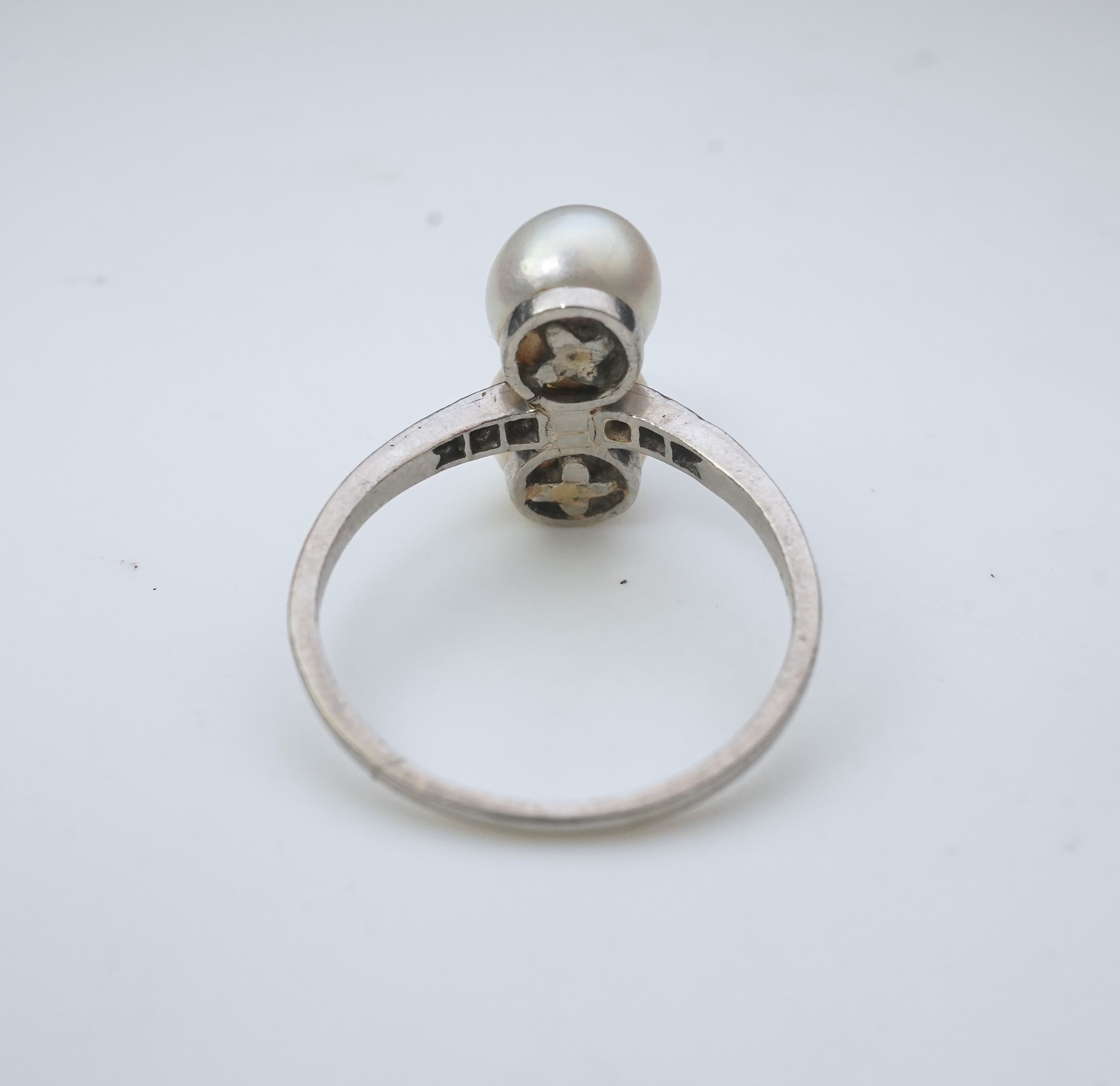 A pearl and diamond toi-et-moi ring, circa 1920